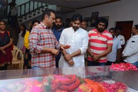 Pawan Kalyan Pays Homage To Vijaya Nirmala